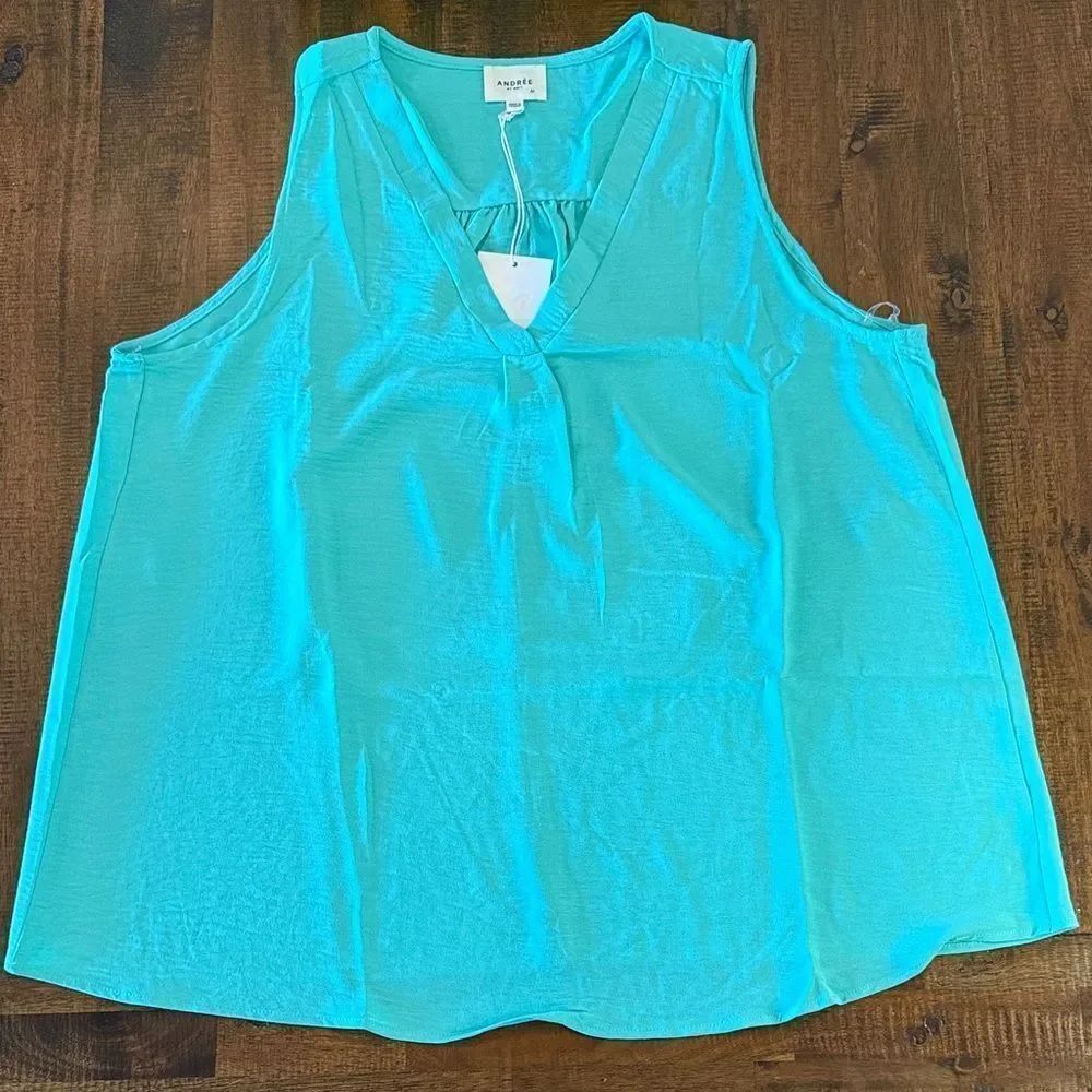 Andree By Unit Mint V-Neck Sleeveless Blouse